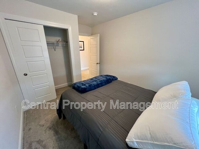 Building Photo - 16 Camden Wds Trl
