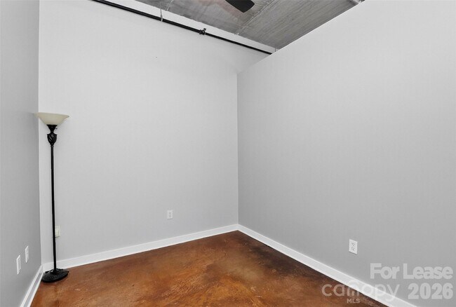 Building Photo - 626 N Graham St