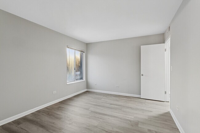 Building Photo - 6185 Pinewood Ct