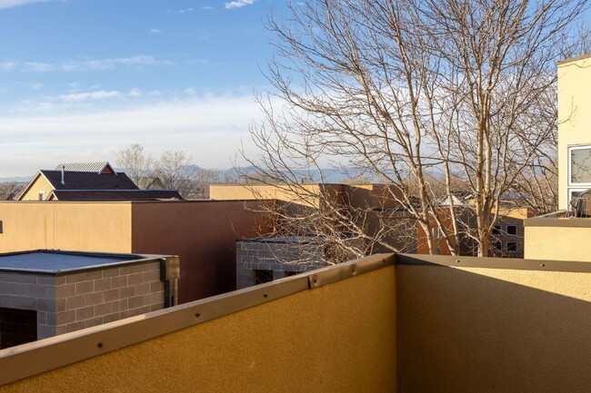 Building Photo - Hip Loft Living in Prospect!