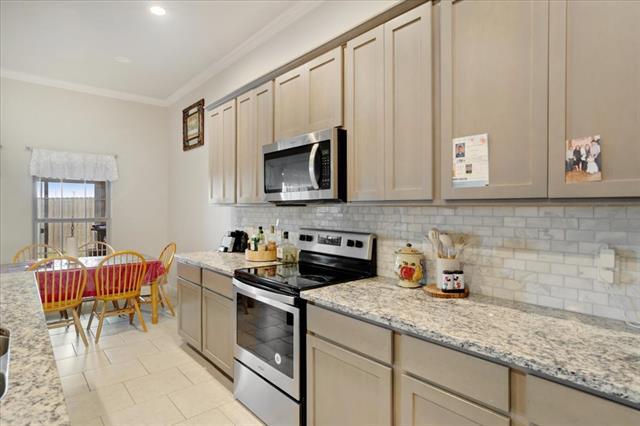 Building Photo - 2401 Southridge Ln