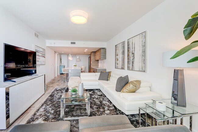 Building Photo - 650 NE 32nd St