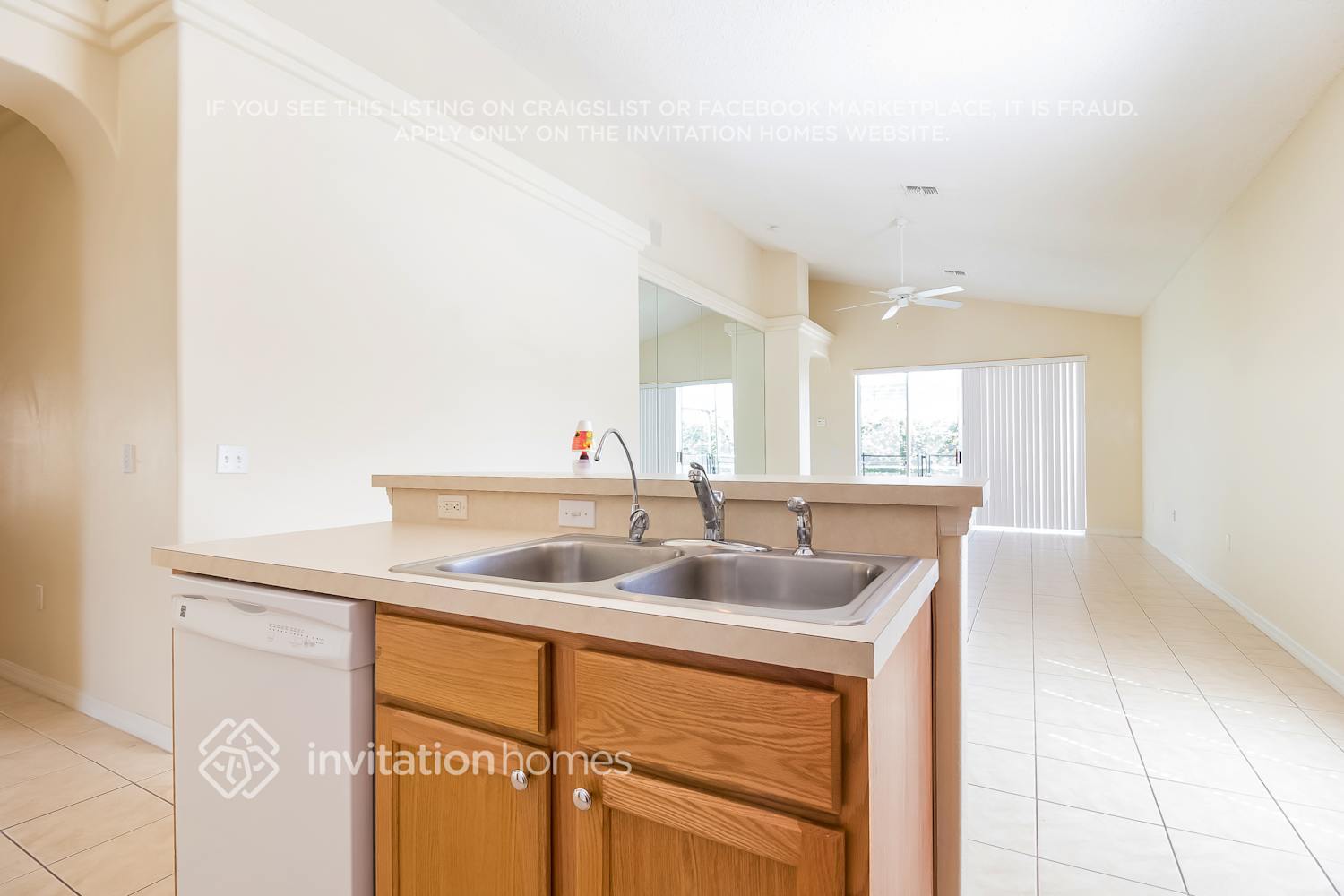 Building Photo - 16725 Rolling Green Dr