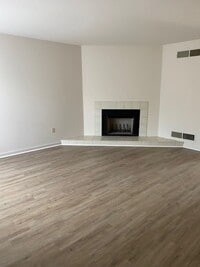 Building Photo - 3 bedroom 4 bathroom home in Lancaster tow...