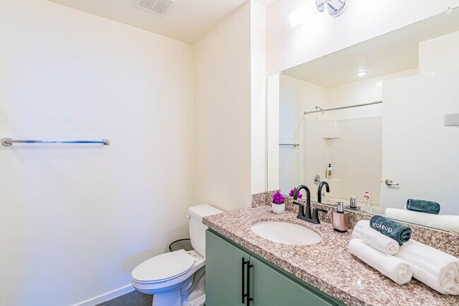 Building Photo - 333 E Roosevelt St