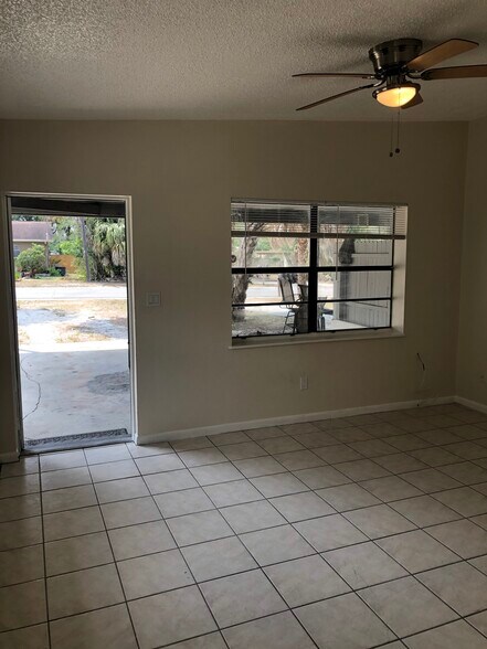 Building Photo - 9245 A Overlook Dr.