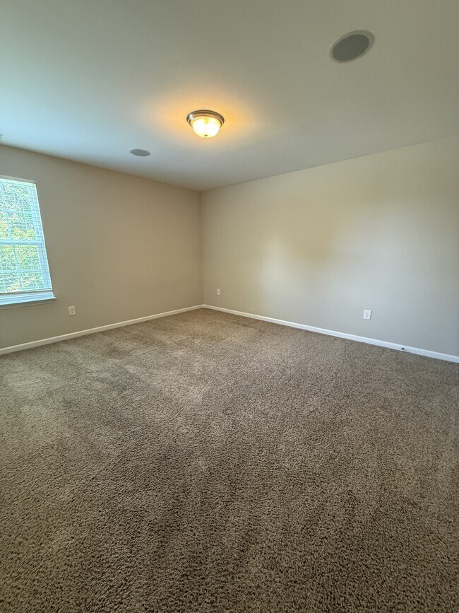 Building Photo - 6855 Coopers Hawk Trail