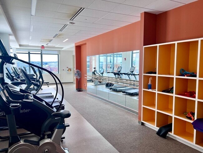 Building Photo - 74 Fenwood Rd