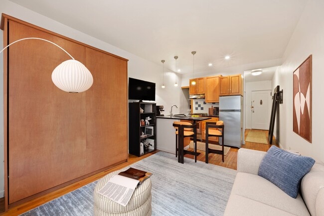 Primary Photo - 312-320 W 23rd St