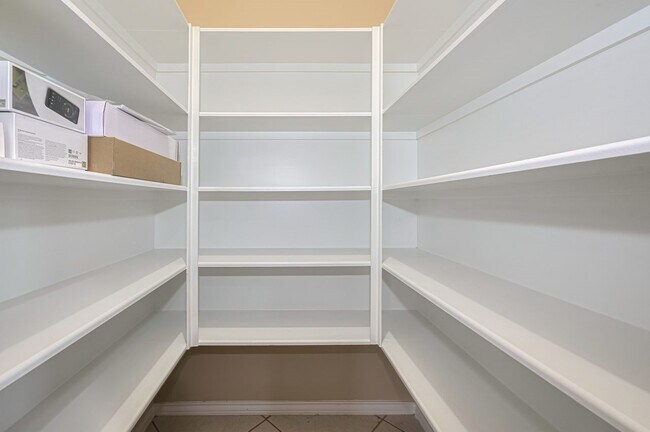 Building Photo - 2206 Grand Shore Ct