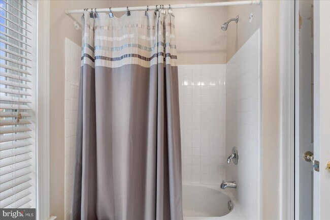 Building Photo - 1710 Stone Ivy Pl