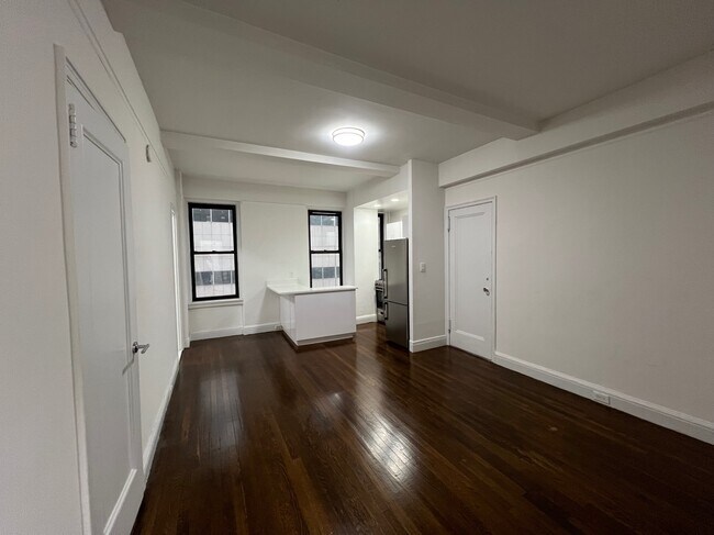 Primary Photo - 140 E 46th St