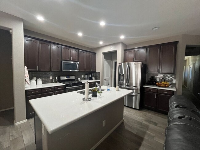 Primary Photo - Clean and well maintained 3 bedroom home w...