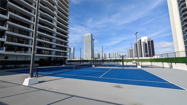 Building Photo - 555 NE 15th St