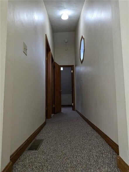 Building Photo - 207 Glen Dr