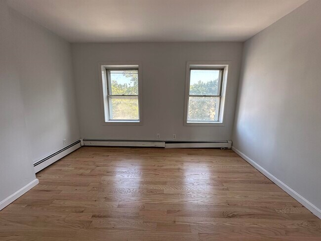 Building Photo - 297 4th St