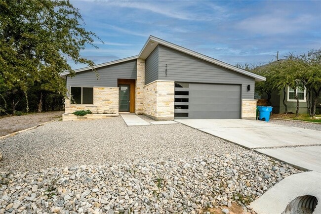 Building Photo - 21802 Surrey Ln