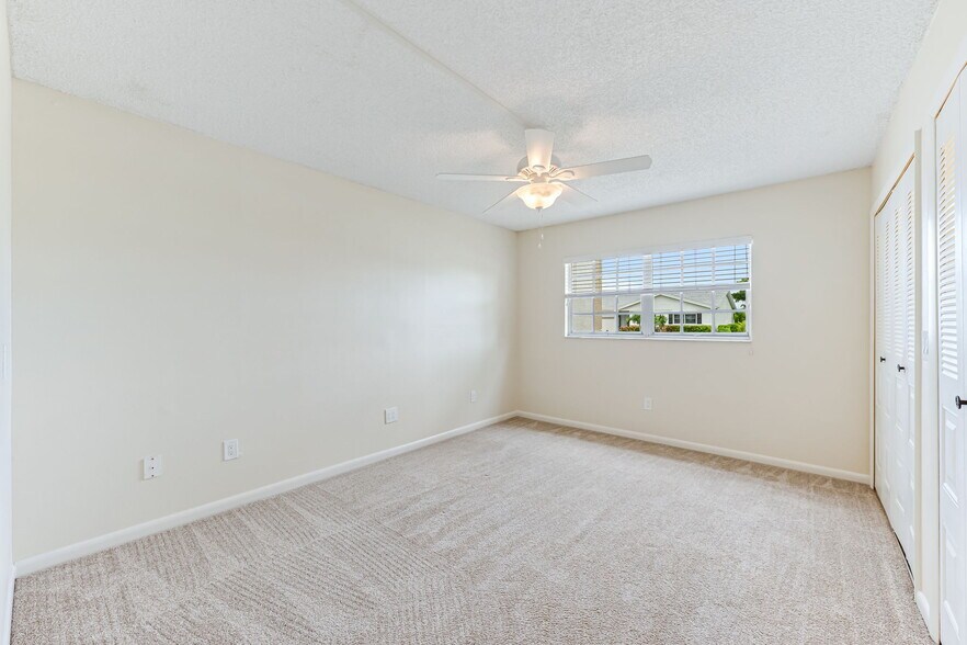Building Photo - 1518 Edgewater Cir