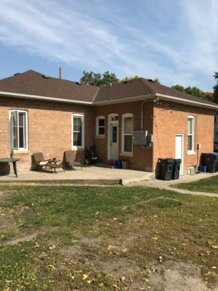 Building Photo - 303 State St