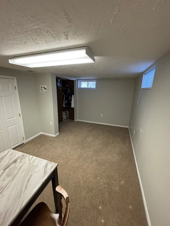 Building Photo - Massive Parking + Finished Basement Near UNMC & Downtown – $2,000/mo