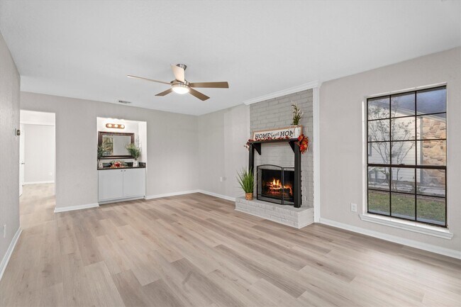 Building Photo - 16015 Southampton Dr