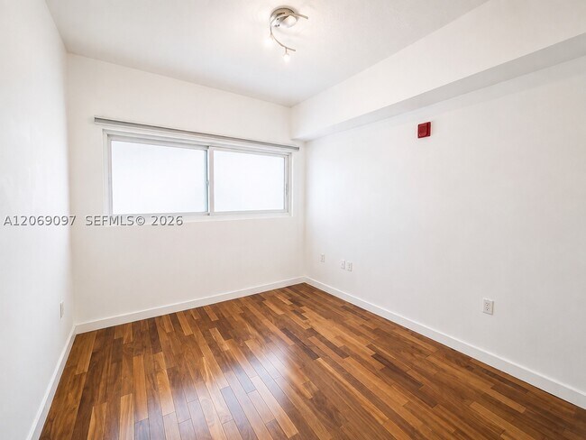 Building Photo - 6580 Indian Creek Dr