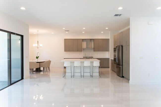 Building Photo - 8151 Laurel Falls Dr