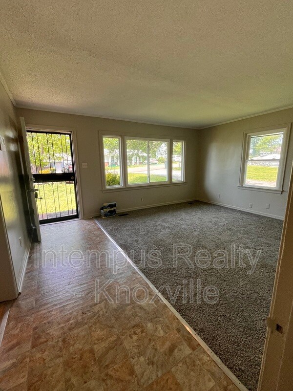 Building Photo - 3116 Sunset Ave