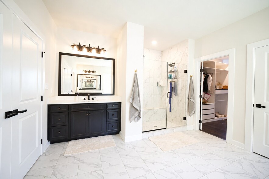 Building Photo - 7687 Cross Creek Dr