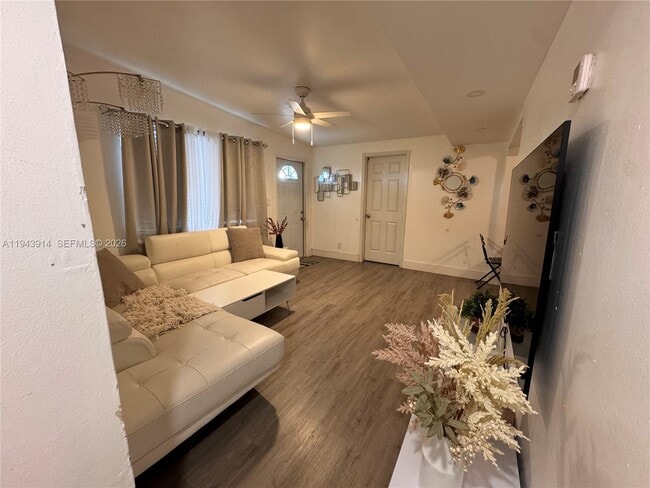 Building Photo - 5721 SW 41st St