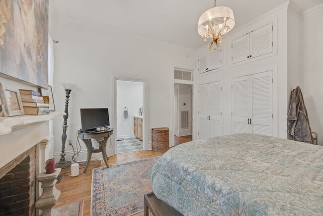 Building Photo - 117 7th Ave N