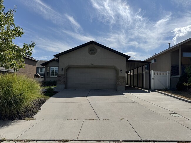 Building Photo - 4931 W Berry Creek Dr