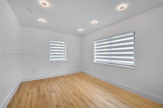 Building Photo - 728 Majorca Ave