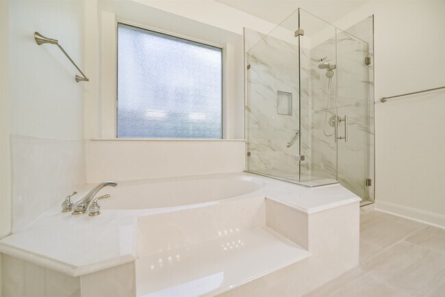 Building Photo - 14015 Falcon Heights Dr