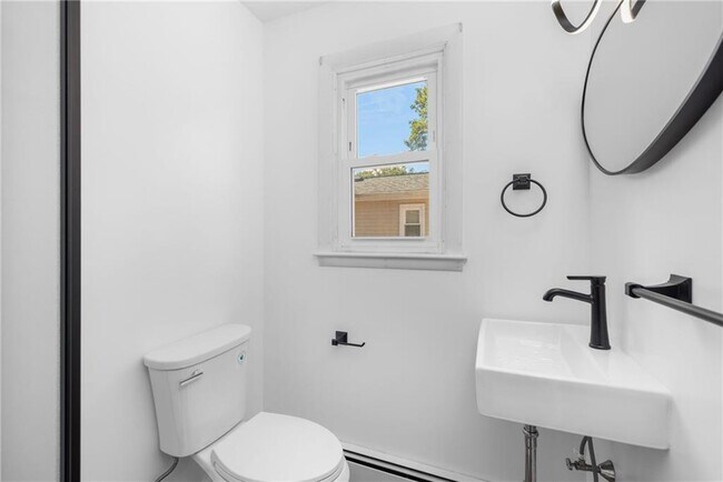 Building Photo - 7 Restmere Terrace