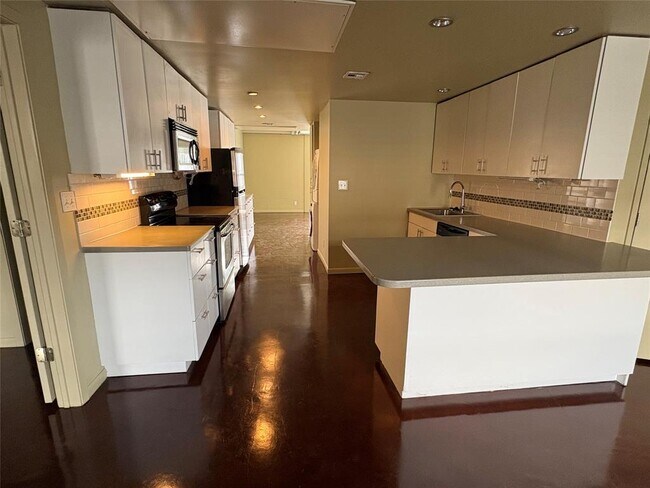 Building Photo - 2408 Leon St