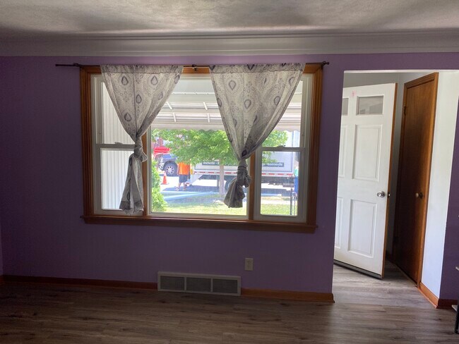 Building Photo - 406 Callodine Ave