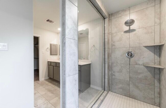 Building Photo - 711 Embercove Dr