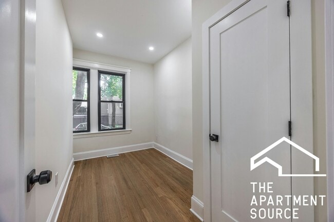 Building Photo - 4638 N Hamilton Ave