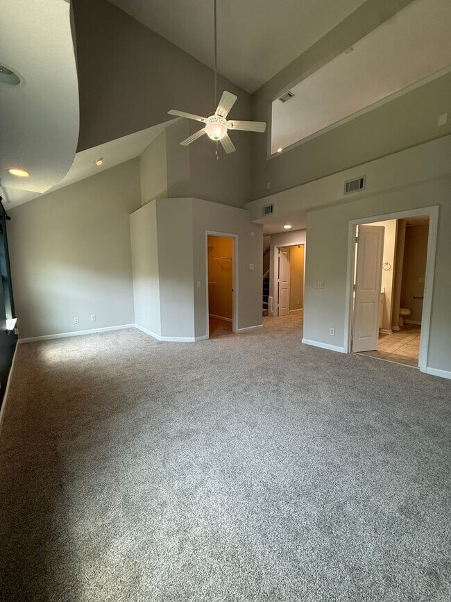 Building Photo - 107 Ventura Pl