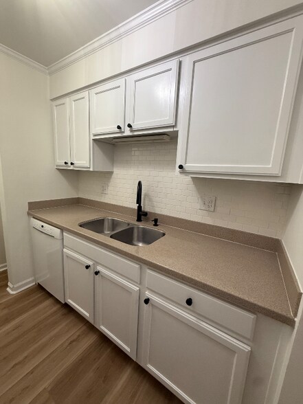 Building Photo - 341 W Coleman Blvd