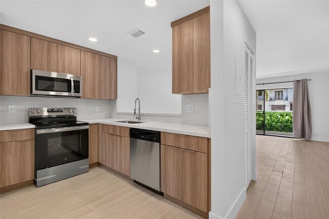 Building Photo - 2880 Coral Springs Dr