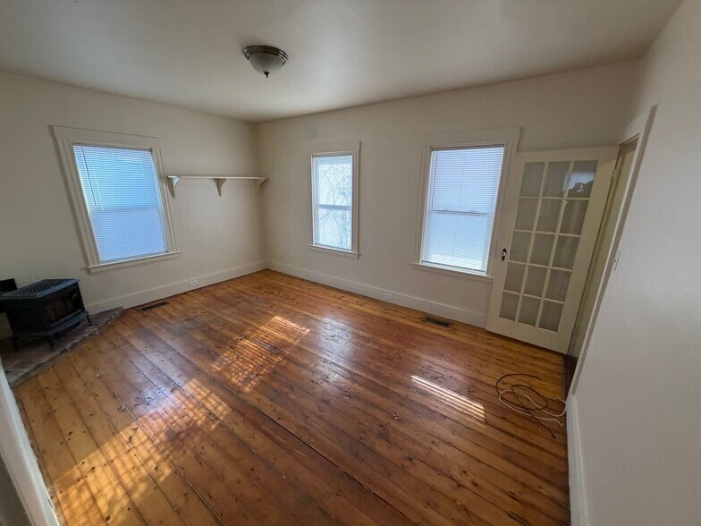 Building Photo - 127 Church Ave