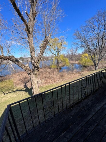 Building Photo - 42 Pond St