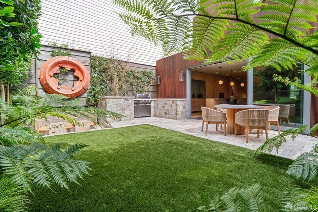 Building Photo - 7 Seymour St