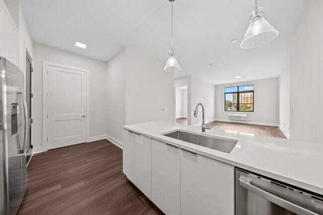 Building Photo - 121 34th St