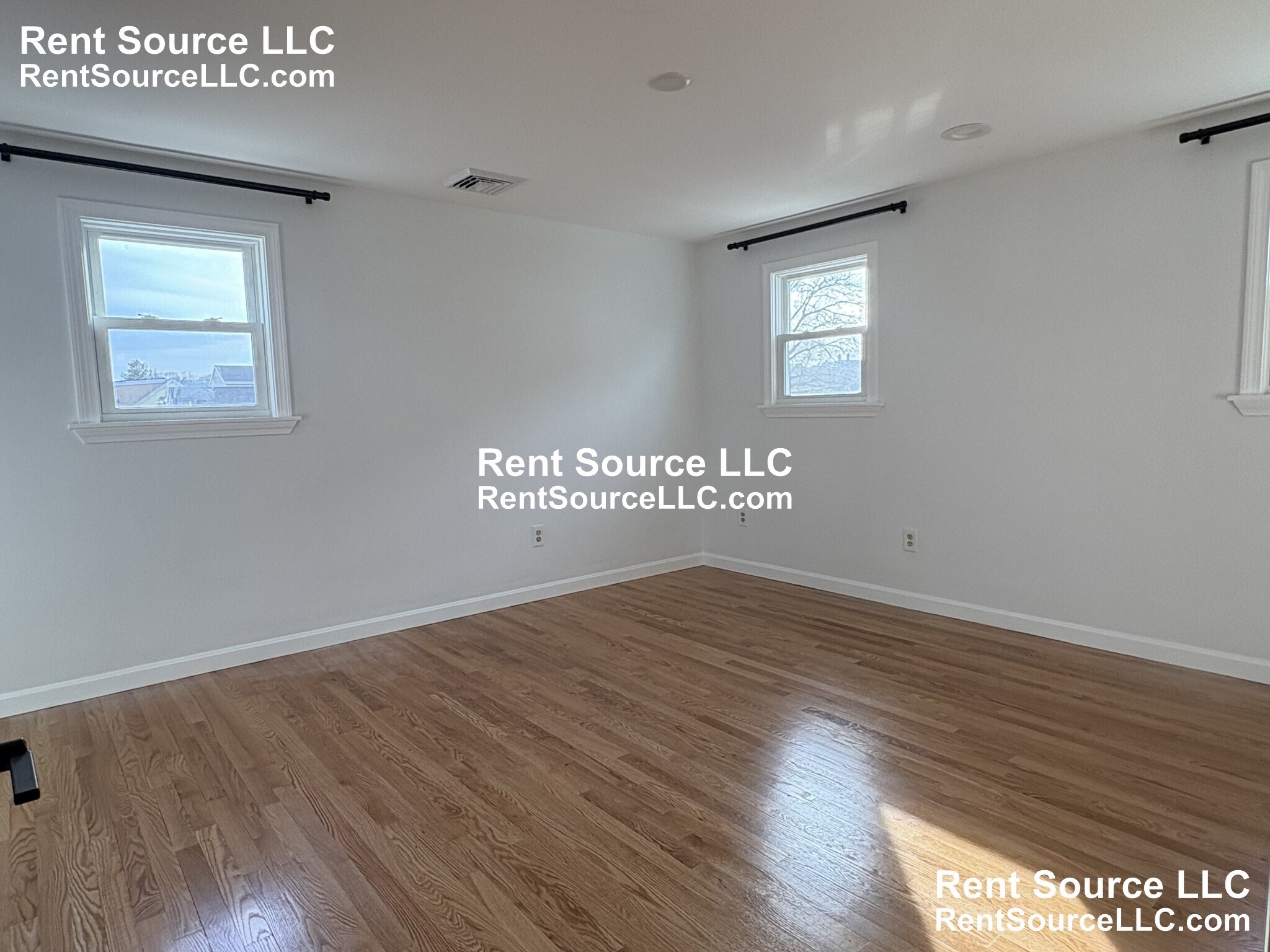 Building Photo - 52 Cotting St