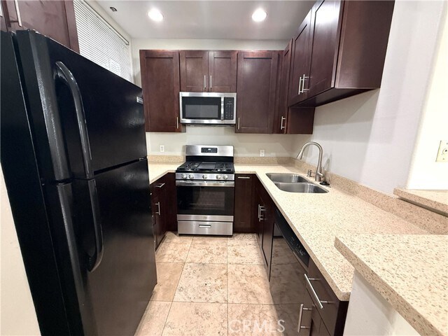 Building Photo - 1450 N Vista St