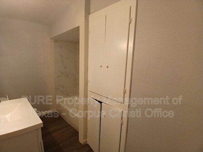 Building Photo - 1506 Crosby St