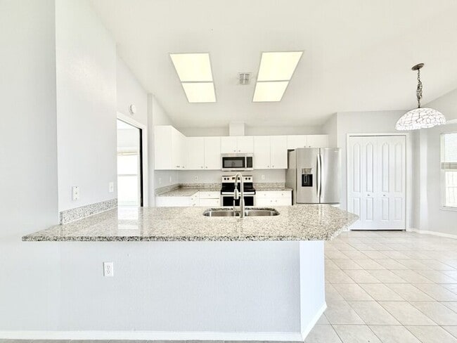 Building Photo - 4768 Ridgemoor Cir